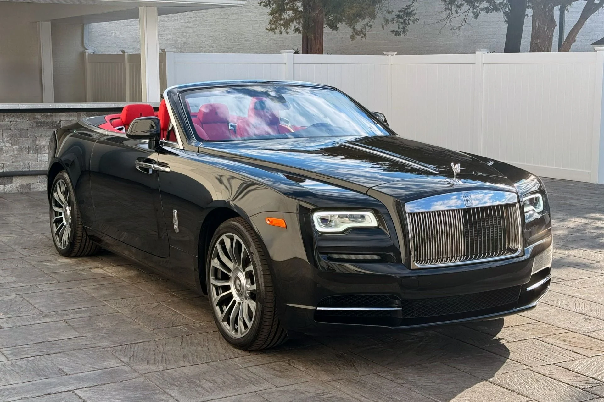 mph025_1199769792_Used_2020_Rolls_Royce_Dawn_1738172030_e37b41759b