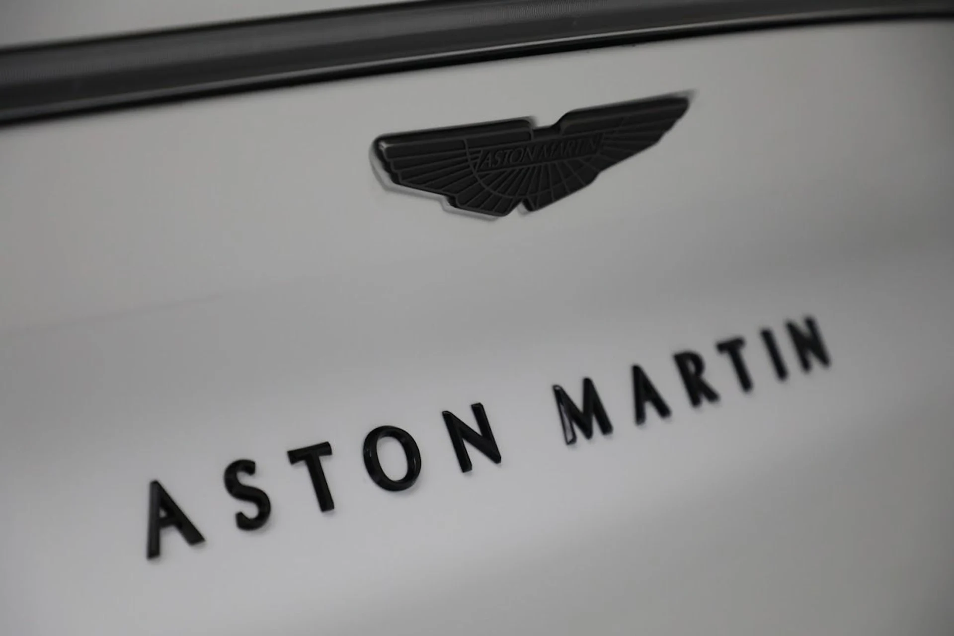 mph025_120003145_Used_2021_Aston_Martin_DBX_1785417745_23db82faab