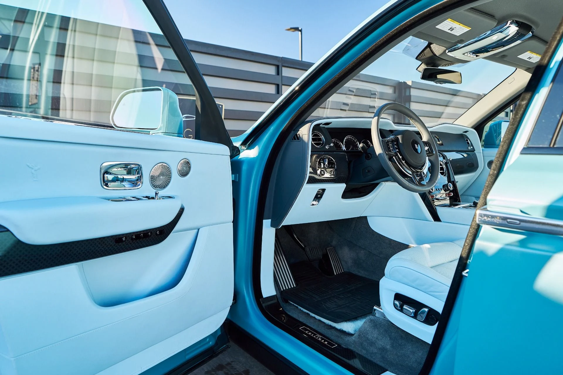 mph025_1221124251_Used_2022_Rolls_Royce_Cullinan_Black_Badge_1765411007_09219c5049