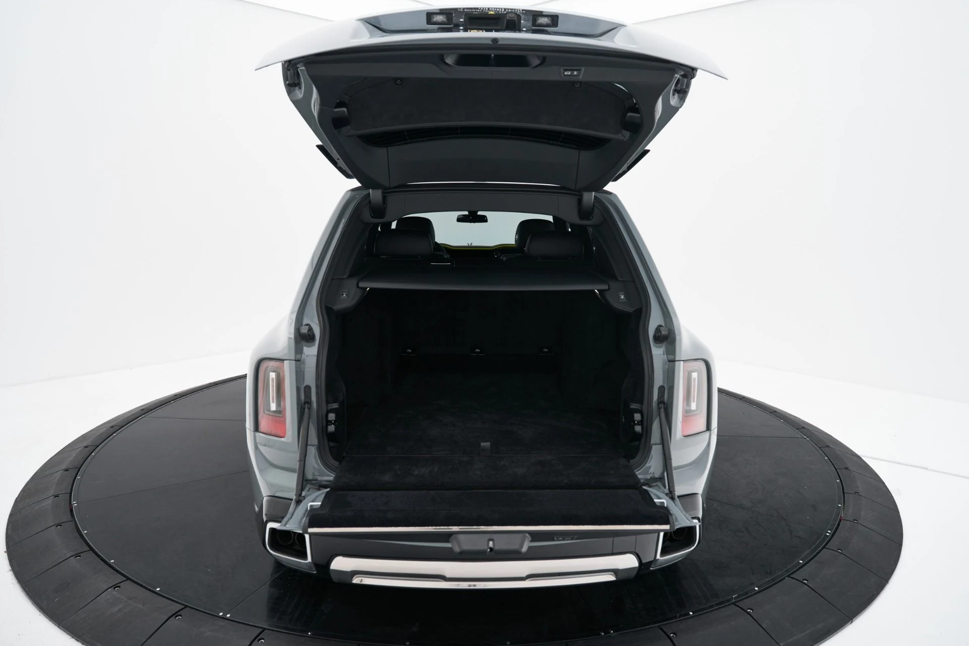 mph025_1227720797_Used_2025_Rolls_Royce_Cullinan_Base_1792628391_17ddf17a84