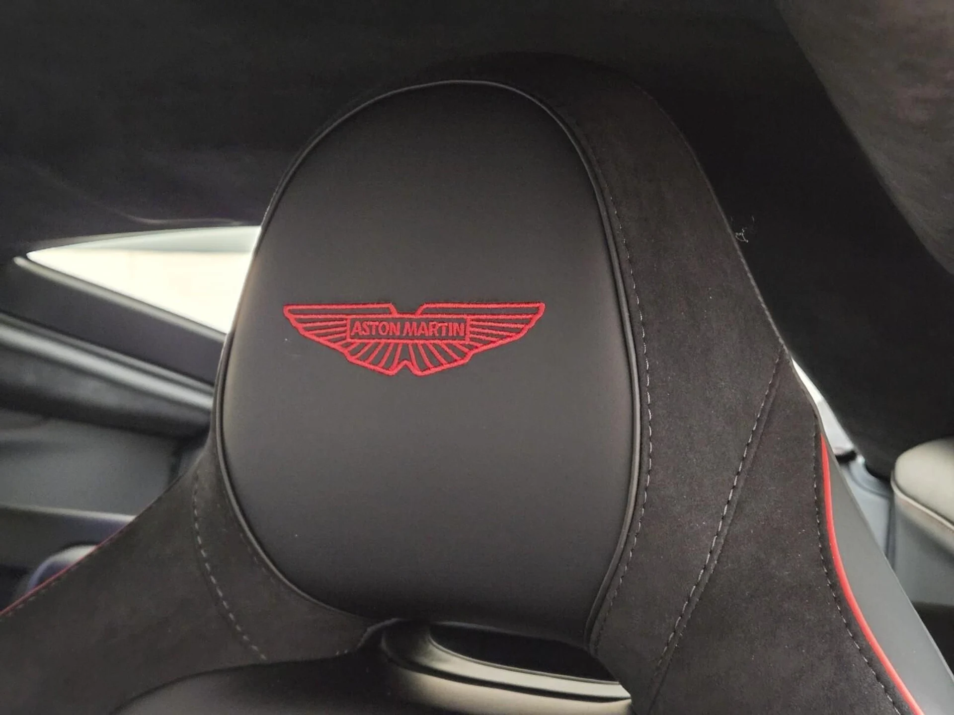 mph025_1233639231_New_2026_Aston_Martin_Vantage_S_1786166343_8575cf165b