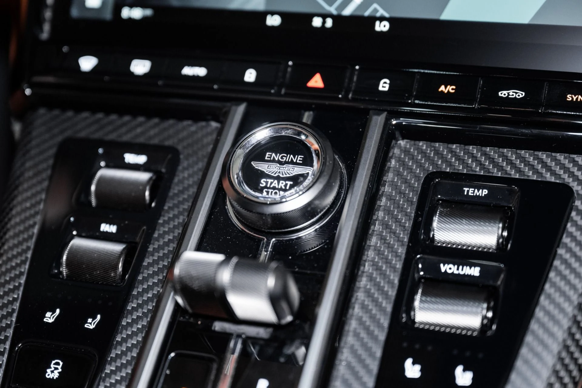 mph025_1234559915_New_2026_ASTON_MARTIN_VANTAGE_1759283395_4c937a9080
