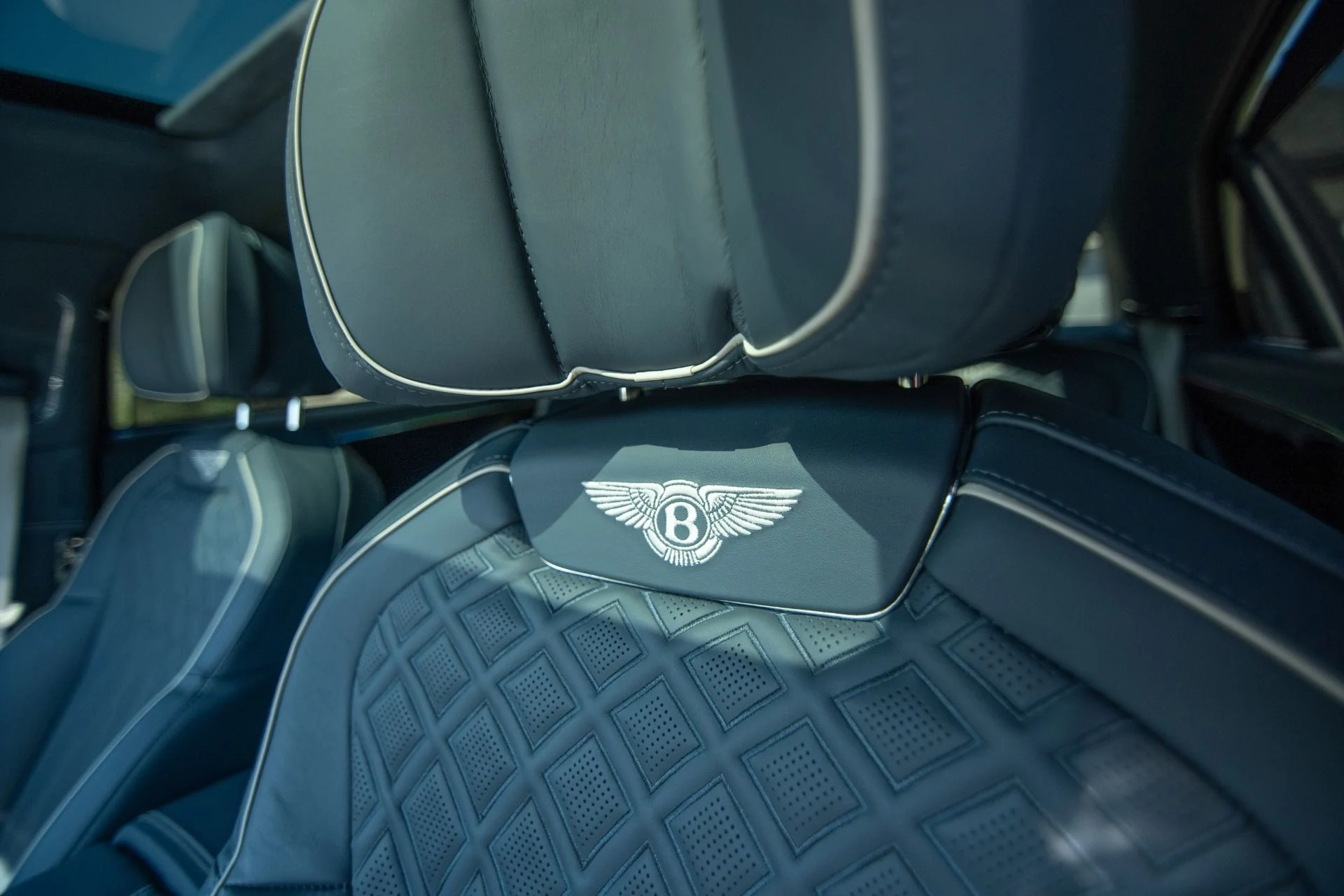 mph025_1236207603_Used_2022_Bentley_Flying_Spur_V8_1791934999_6a99e8cb08
