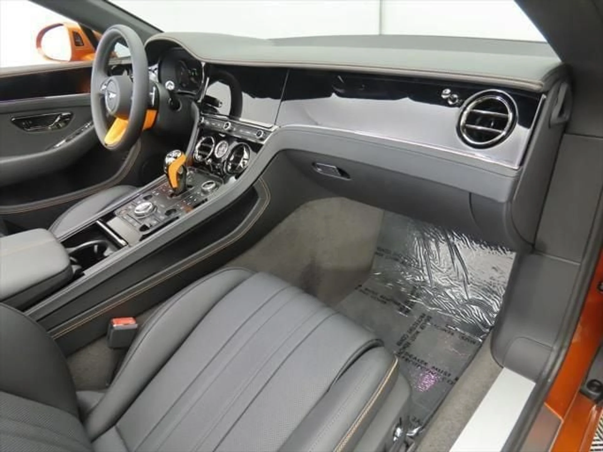 mph025_123675989_new_2025_bentley_continental_gtblackeditionconvertible_8119_22910187_26_640_70e154f016