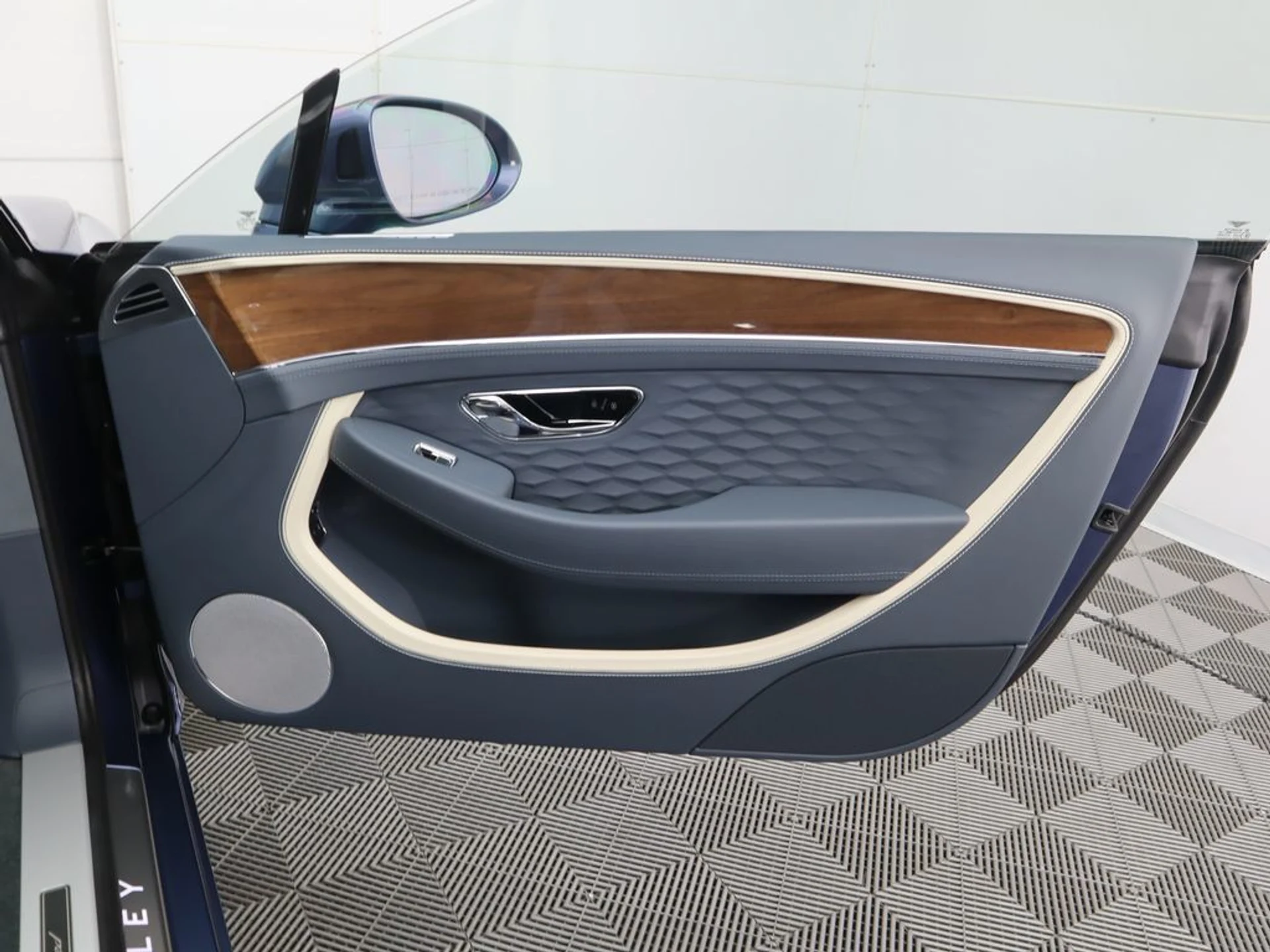 mph025_1237126712_new_2026_bentley_continental_gt_8119_22975586_26_1024_c4faf835a7