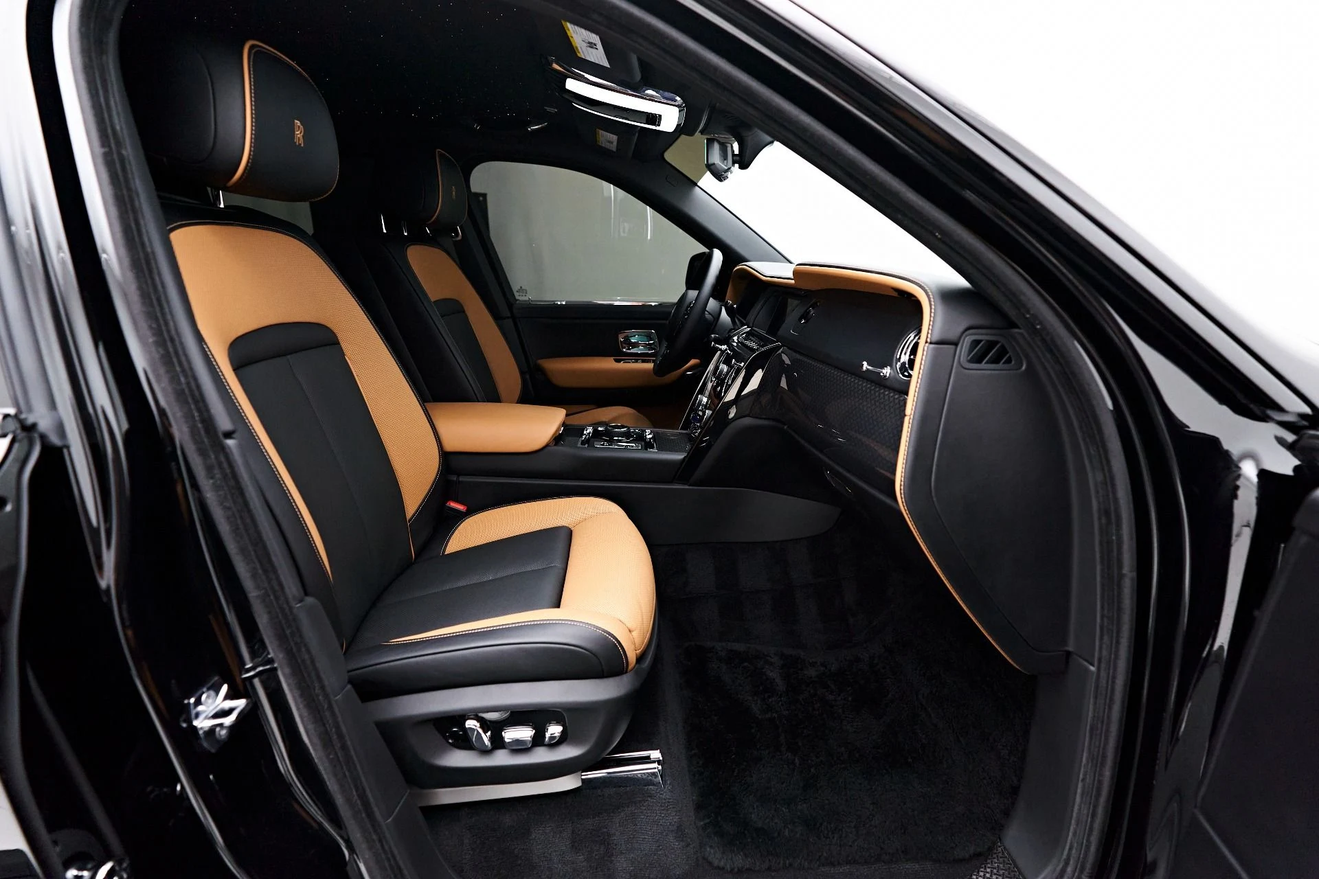 mph025_1244056972_Used_2022_Rolls_Royce_Cullinan_Base_1679686724_c0daed7567