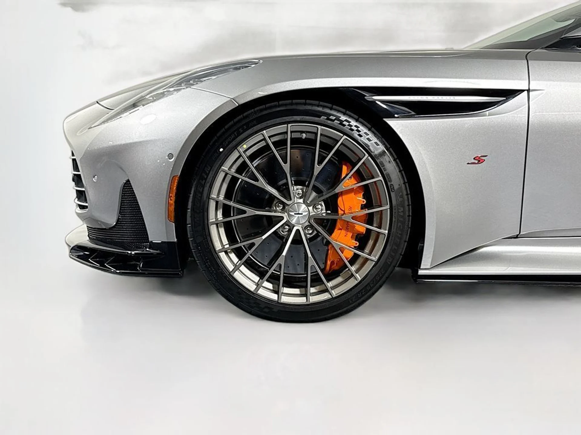 mph025_1252080499_new_2026_aston_martin_db12_11350_23038289_26_1024_1a117caec4
