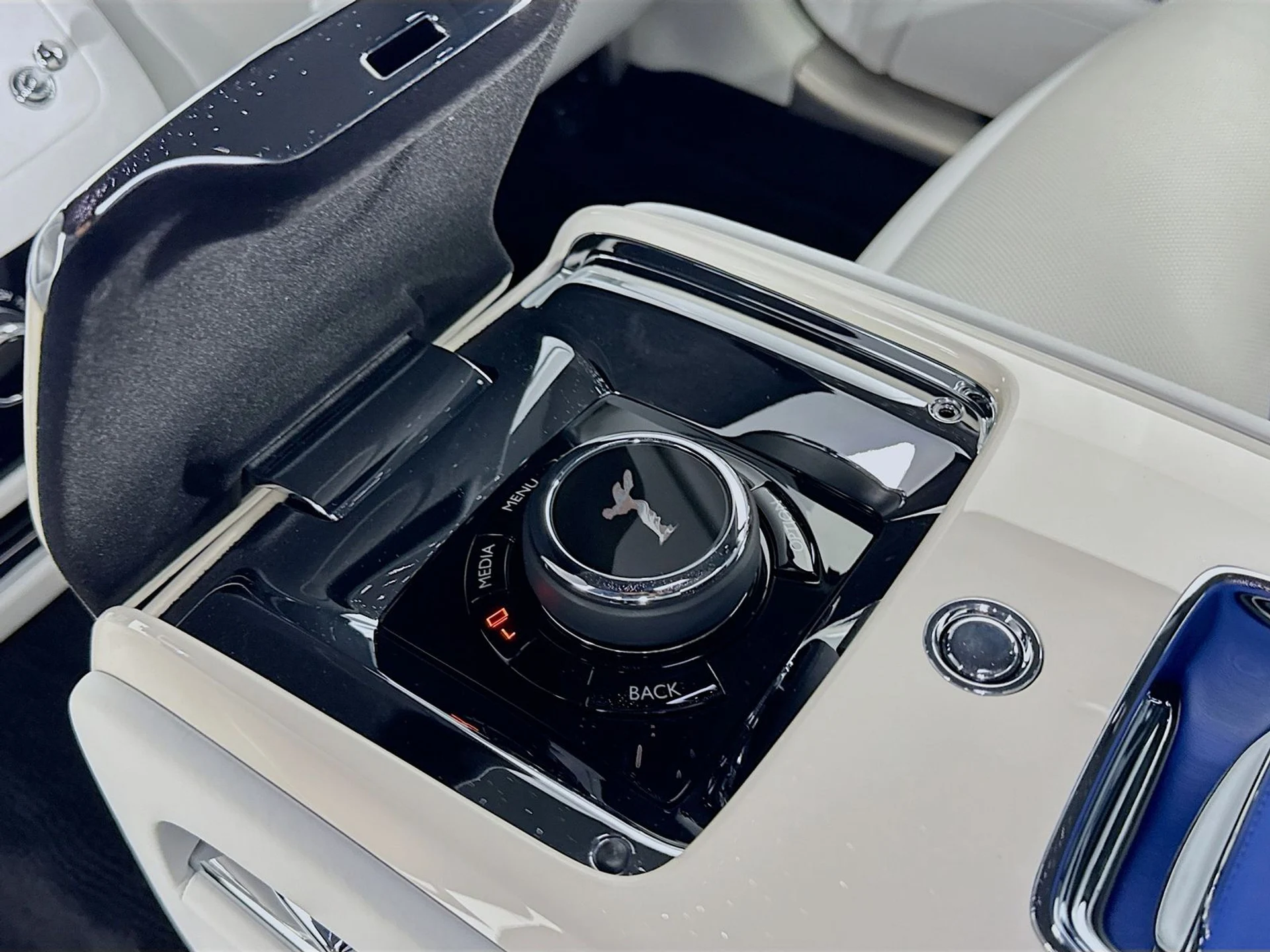 mph025_1252438507_213a3b852da0f485caa74dacf2d9d3a2x_f4d8dcdeb0