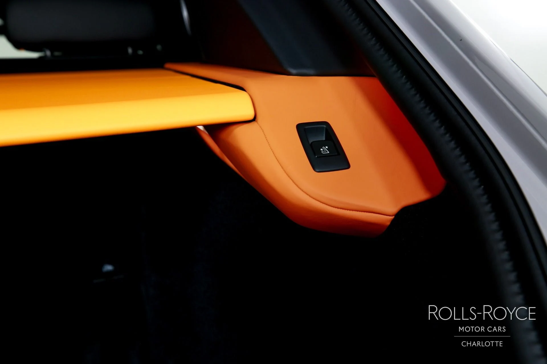 mph025_1254300796_Used_2026_Rolls_Royce_Black_Badge_Cullinan_1771362063_6b9ca3f216