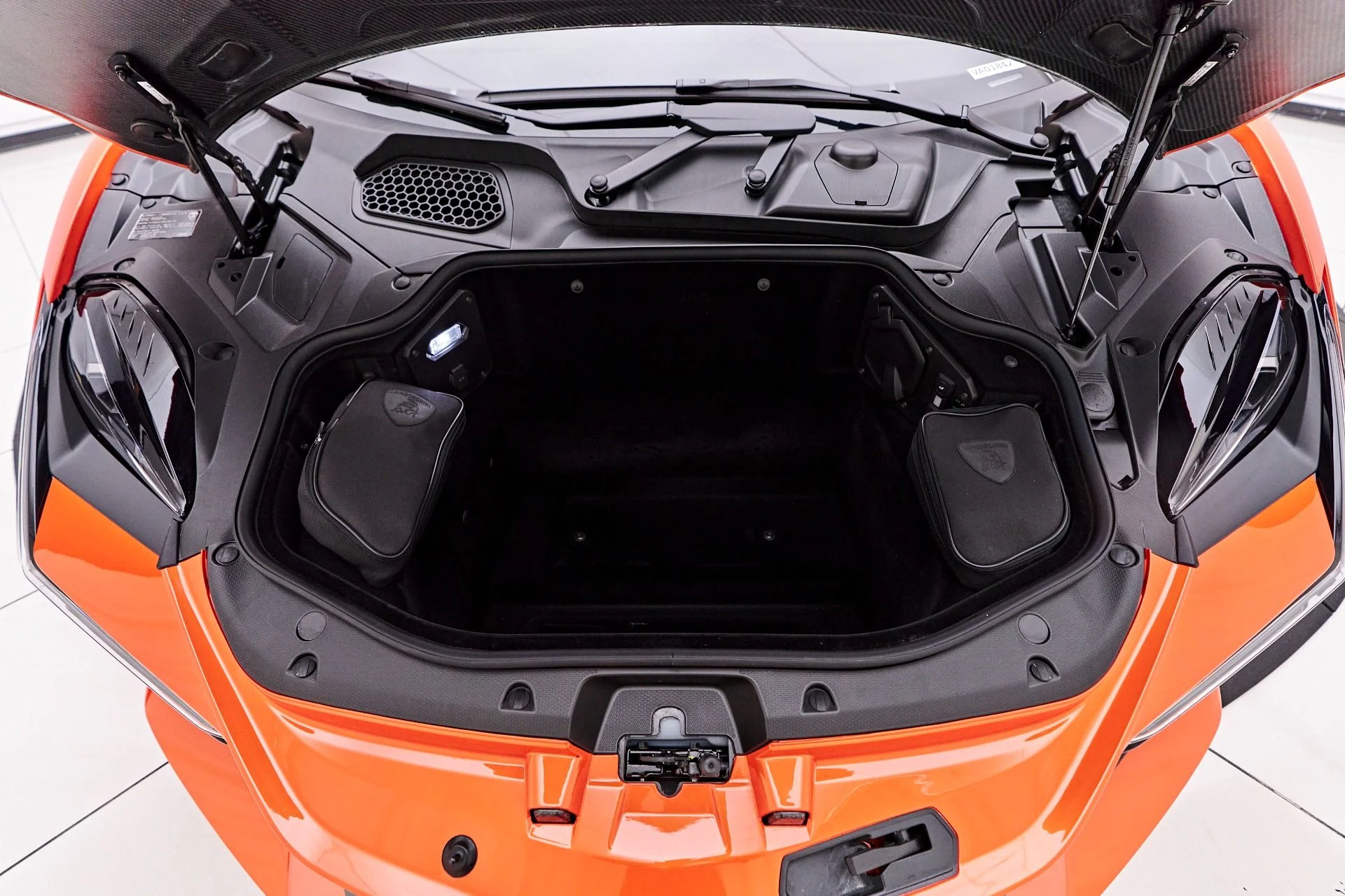 mph025_1256814650_Used_2024_Lamborghini_Revuelto_Base_1755224841_448043ee82