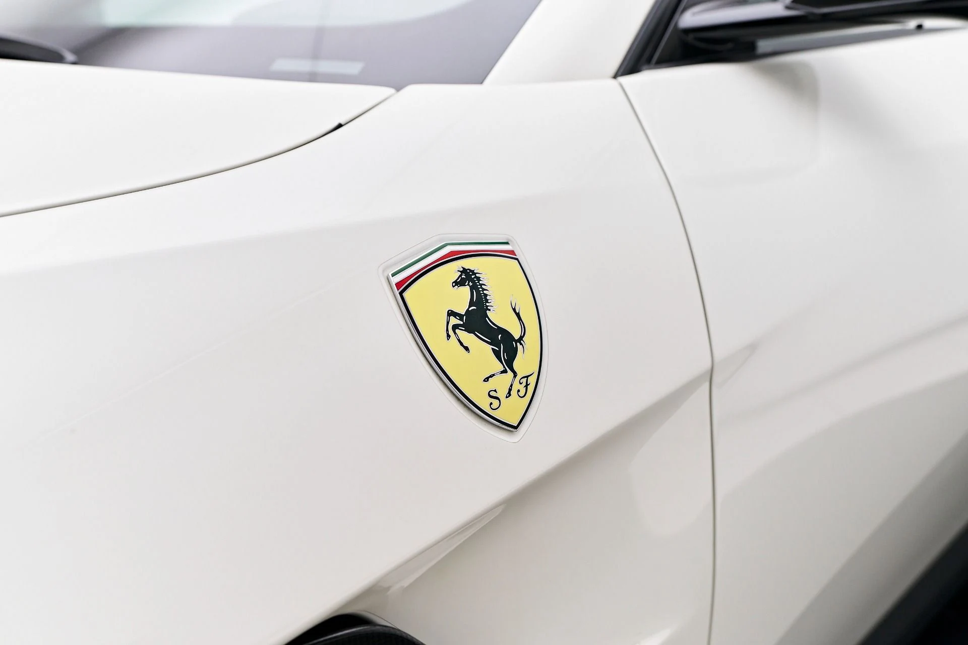 mph025_1258866717_Used_2019_Ferrari_GTC_4_Lusso_T_1758850853_1ec8cd5cc0