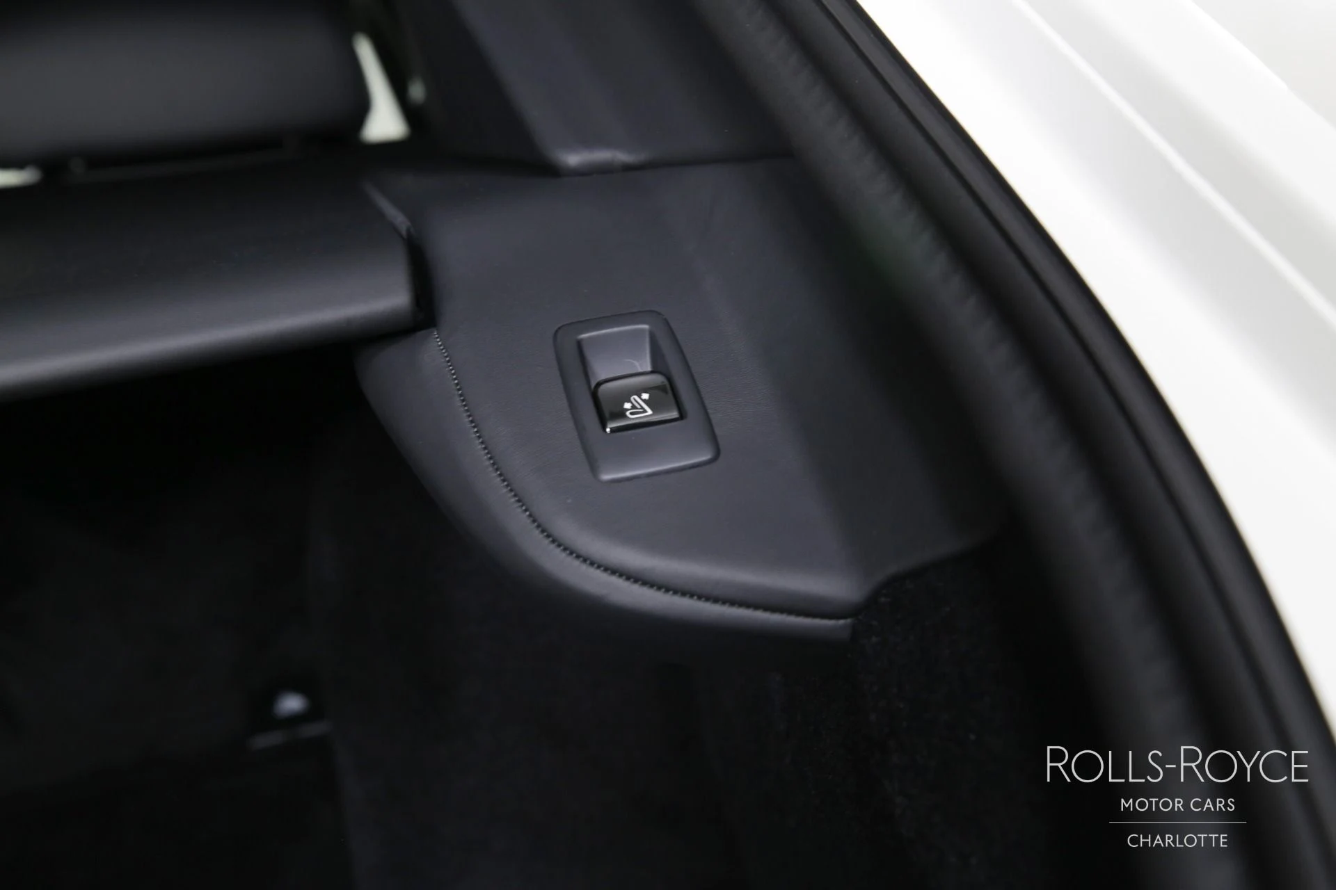 mph025_125897964_Used_2025_Rolls_Royce_Black_Badge_Cullinan_1734452327_708bd812e5