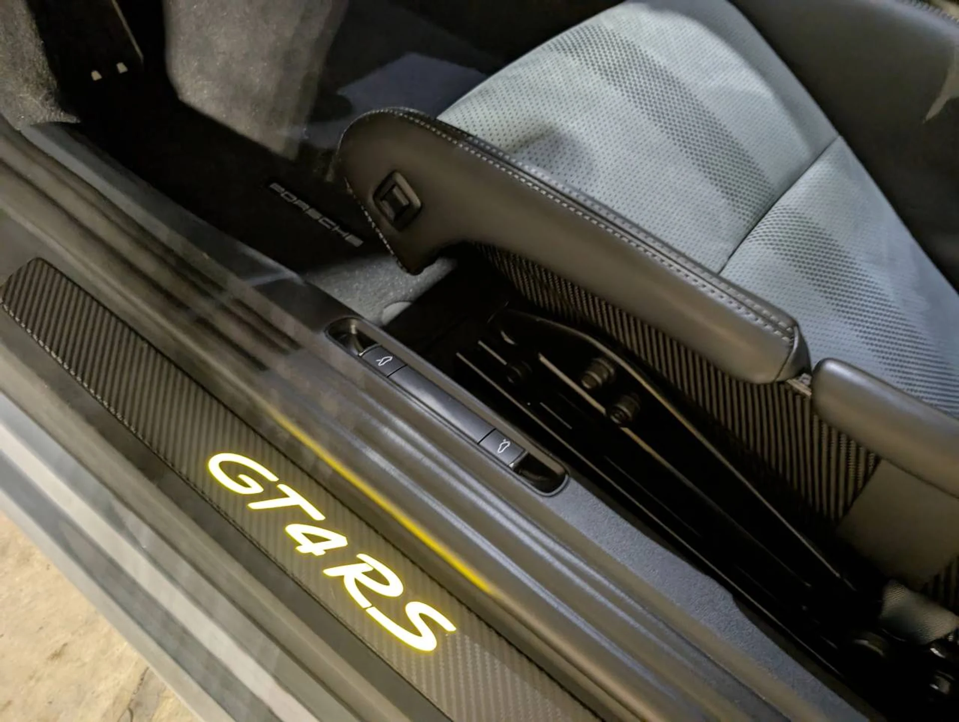 mph025_1259952757_a347a8c1b0b8db23486e385409ff1f32x_dc49071313