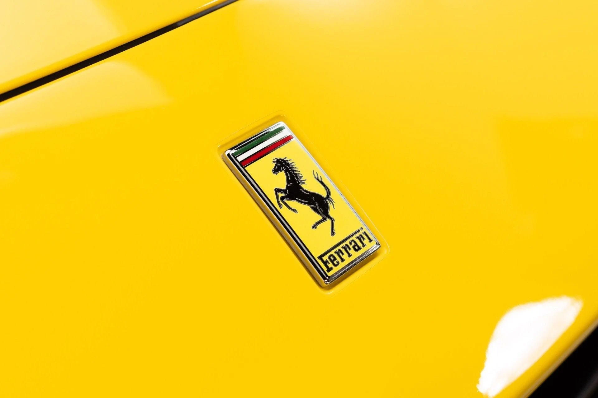 mph025_1261793966_Used_2020_Ferrari_Portofino_1777367911_b377aeee5b