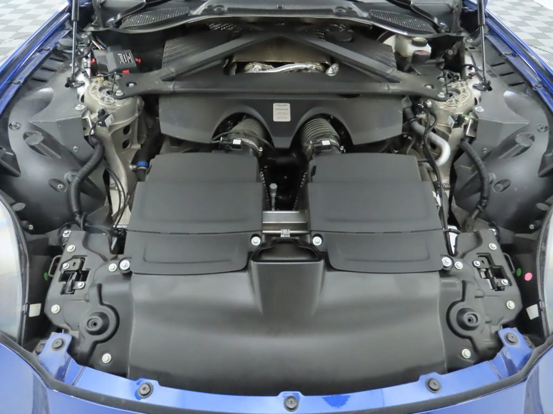 mph025_1264532095_used_2025_aston_martin_vantage_coupe_8119_22982466_26_1024_5e66f15648