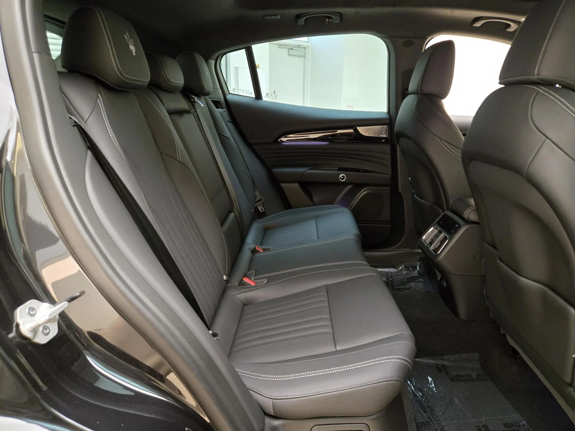 mph025_1267108580_Used_2025_Maserati_Grecale_Folgore_1765003991_ad13f6b682