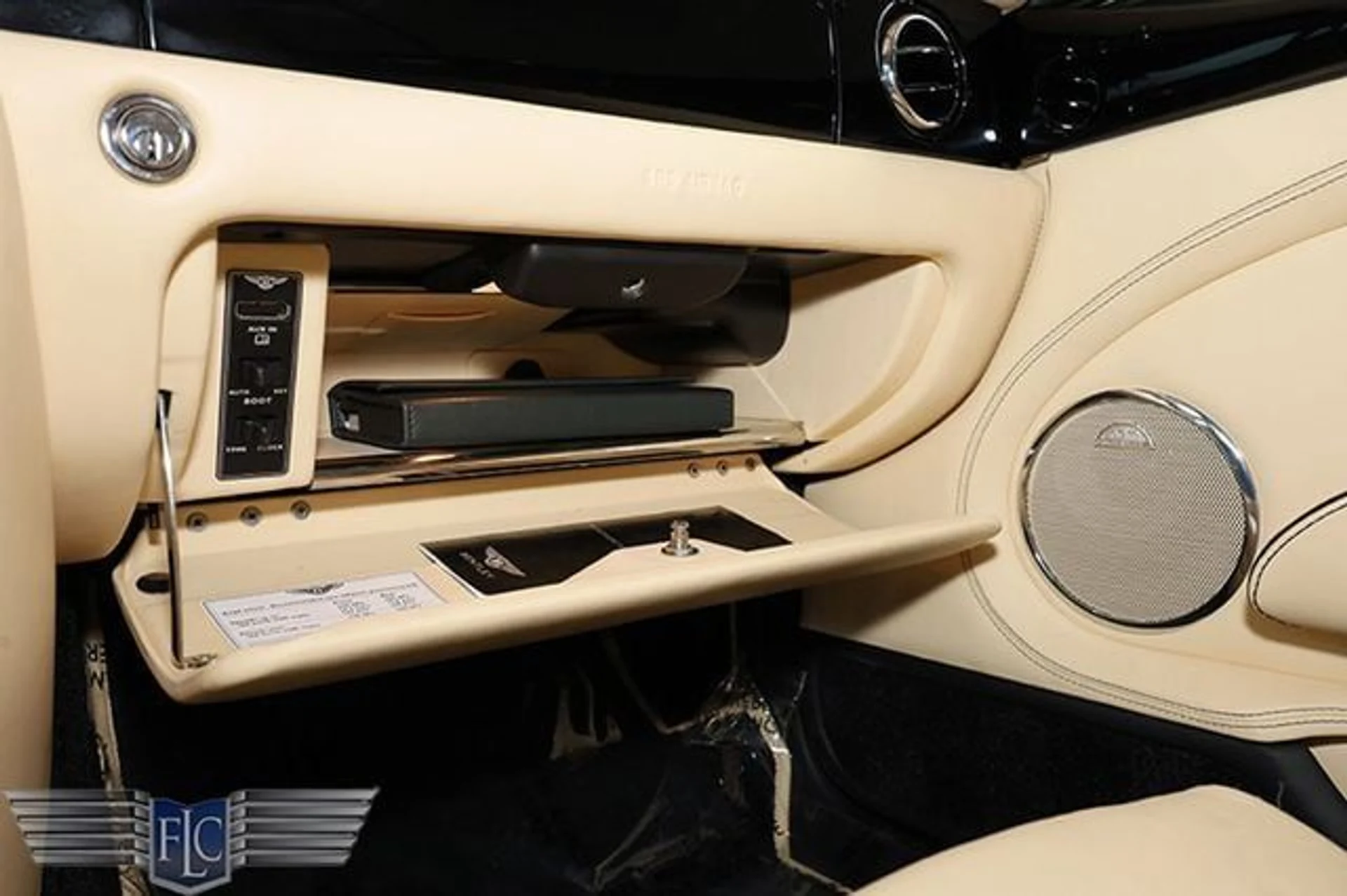 mph025_1268147556_used_2009_bentley_brooklands_2drcoupe_9689_23015098_30_640_2e7e650907