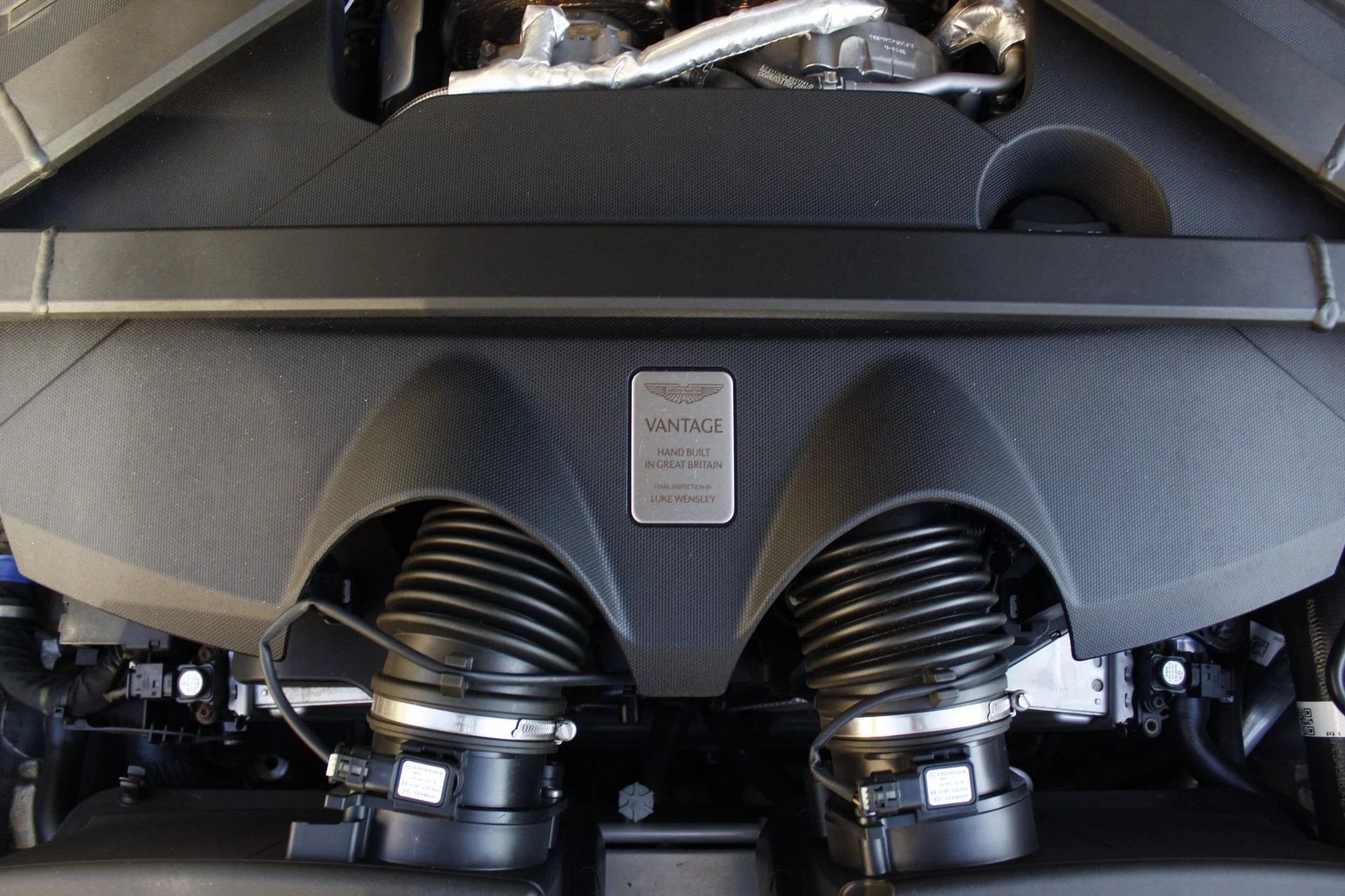mph025_1280004320_Used_2025_Aston_Martin_Vantage_1788306662_402e05e067