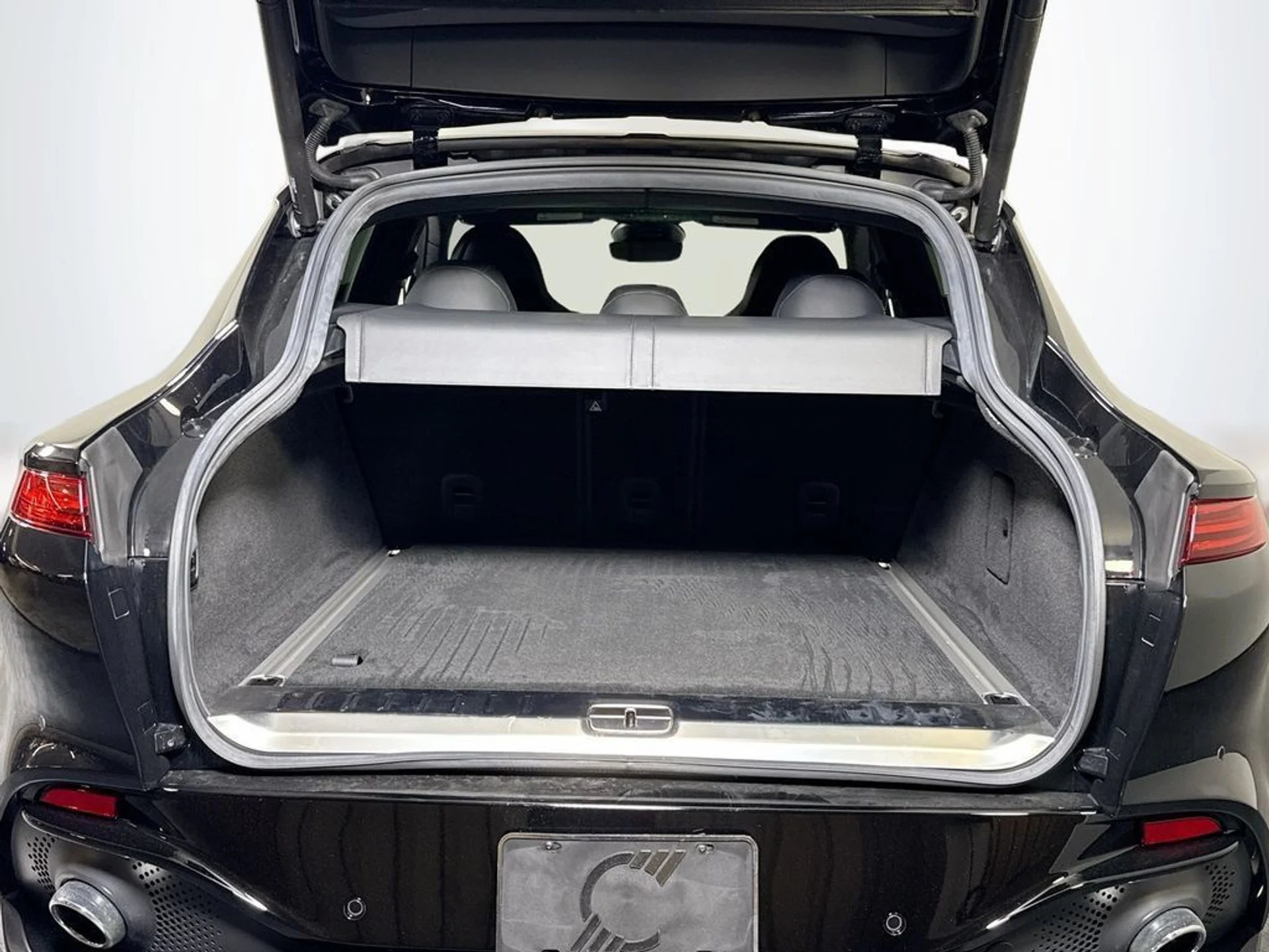 mph025_128058947_used_2024_aston_martin_dbx_550_11350_23055053_26_1024_e72c0a65bf