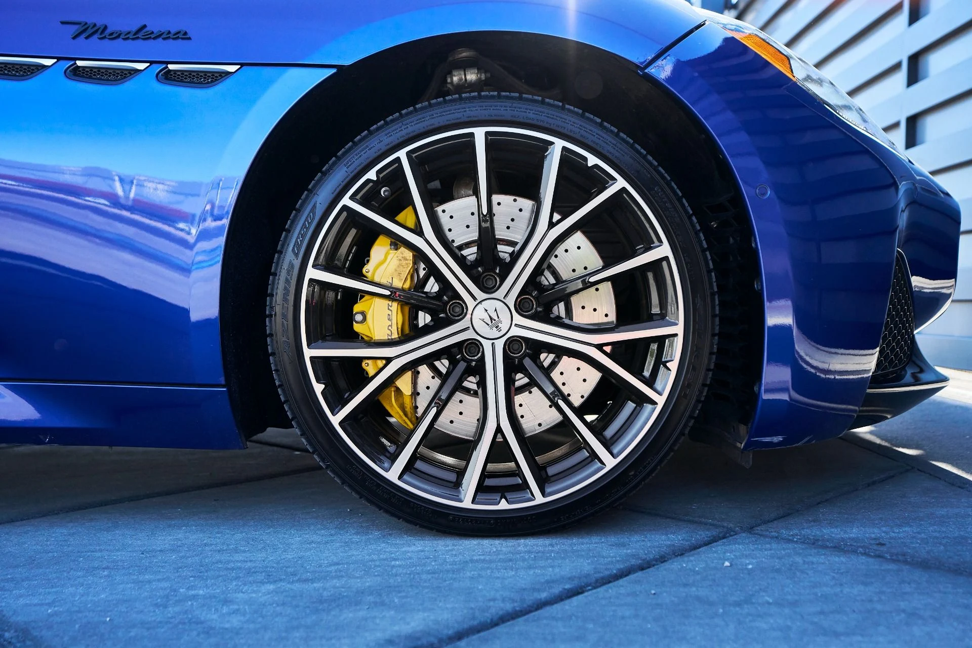 mph025_1283113451_Used_2024_Maserati_Gran_Turismo_Modena_1764124040_3fd1e566c3