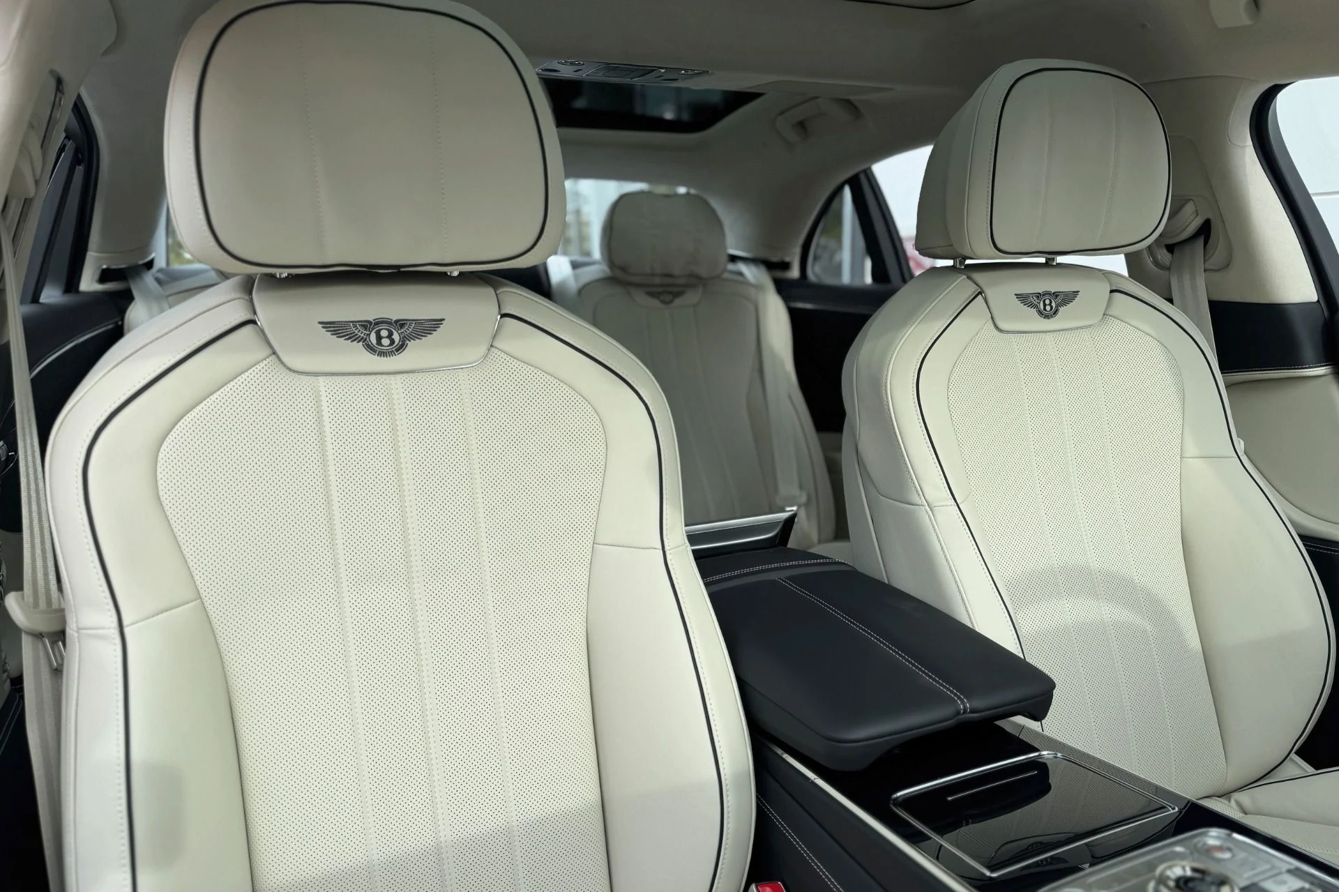 mph025_1287964311_Used_2026_Bentley_Flying_Spur_1784748343_446f137af9