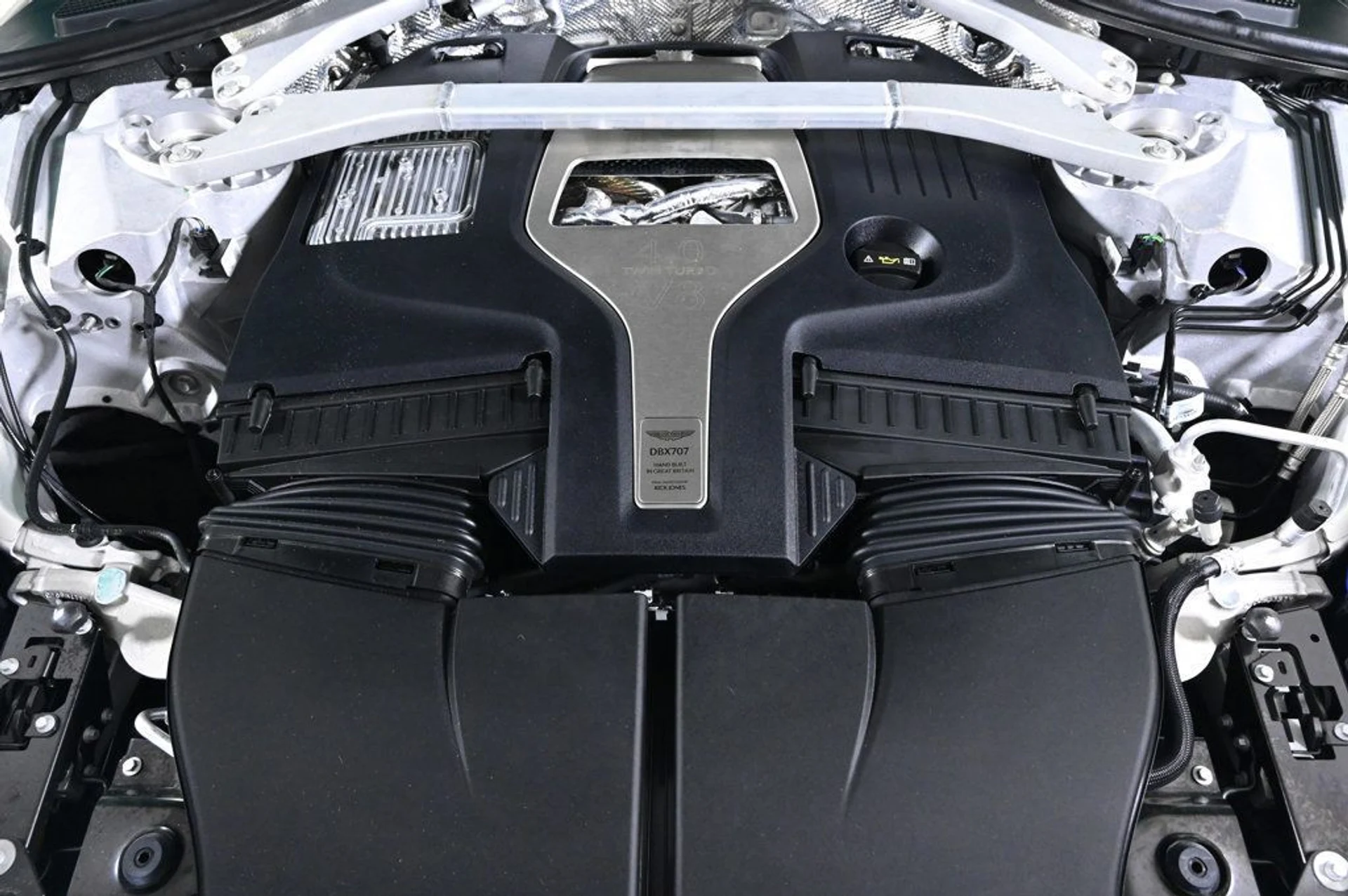 mph025_1292976810_new_2026_aston_martin_dbx_707awd_11350_22968751_25_1024_2dbb8094f4