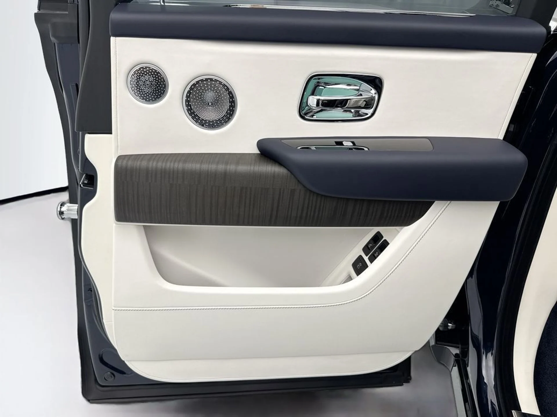 mph025_1296473774_used_2026_rolls_royce_cullinan_sportutility_8119_23009484_26_1024_72bf66eae9