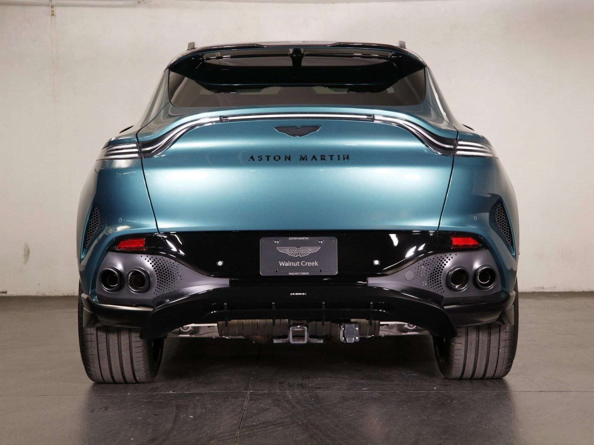 mph025_129838211_Used_2024_Aston_Martin_DBX_707_1710413876_f099c160cd