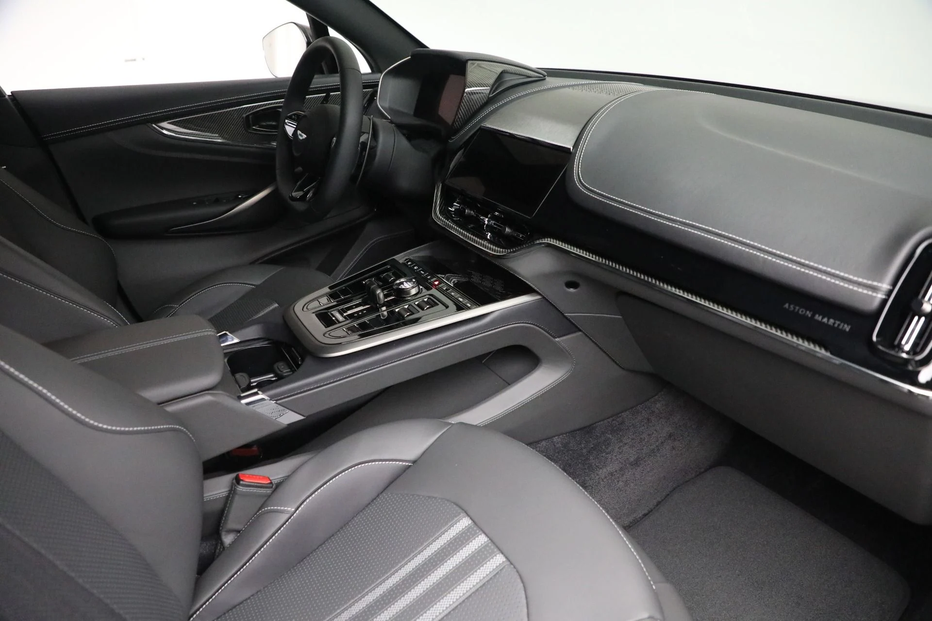 mph025_1298882585_New_2025_Aston_Martin_DBX_707_707_fa682a9fbb