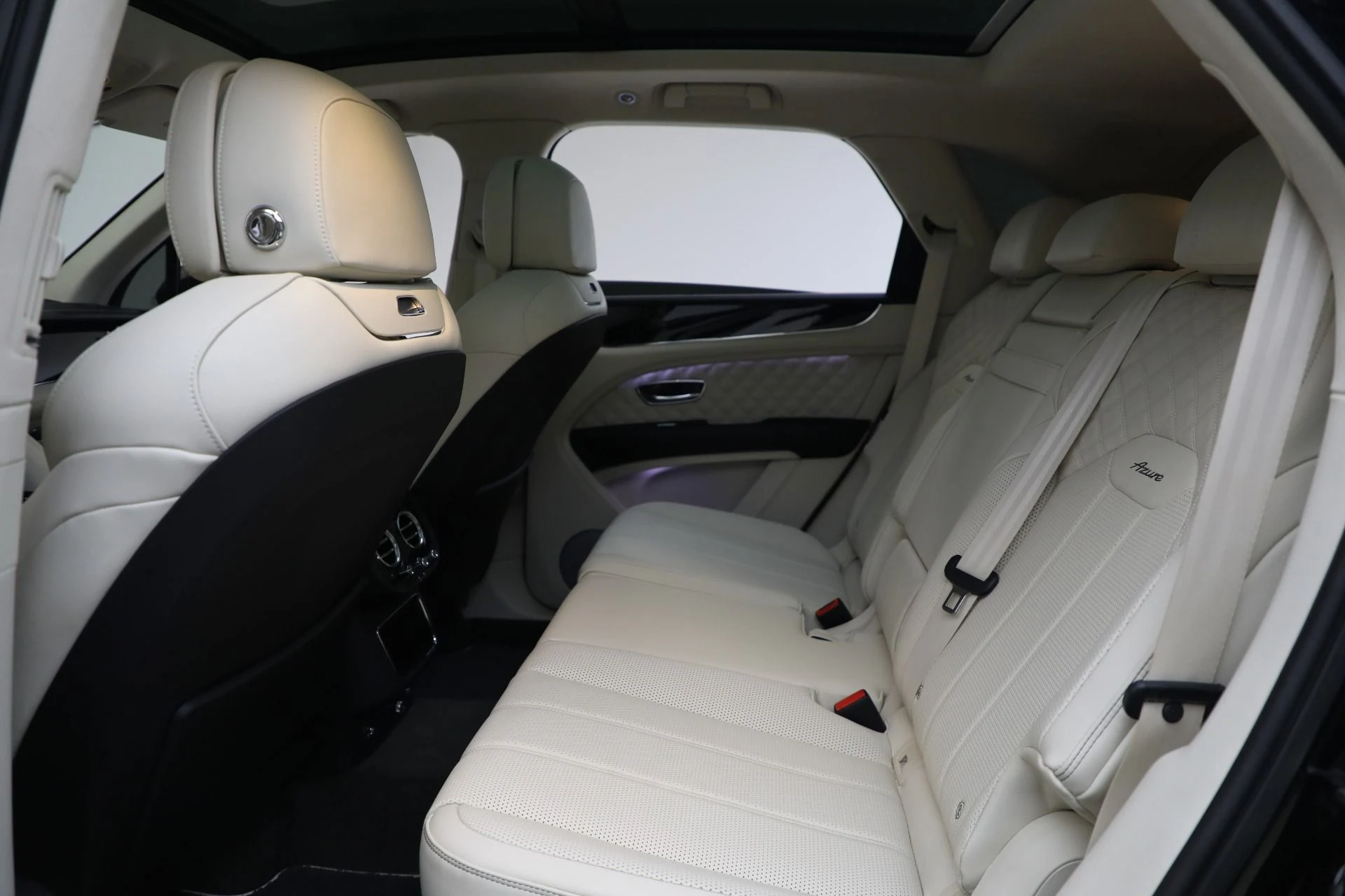 mph025_1299033532_Used_2023_Bentley_Bentayga_Azure_V8_a7b4b6fb4f