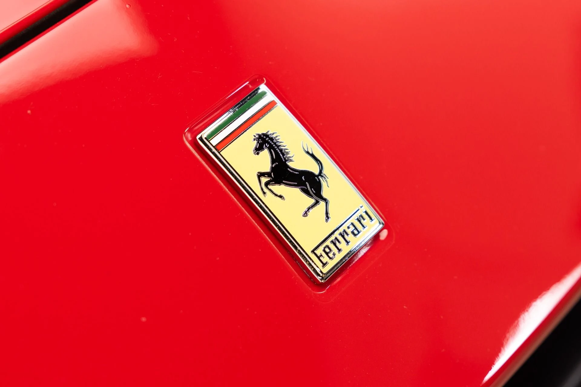 mph025_1316867117_Used_2017_Ferrari_California_T_1784583649_d05daf4a70