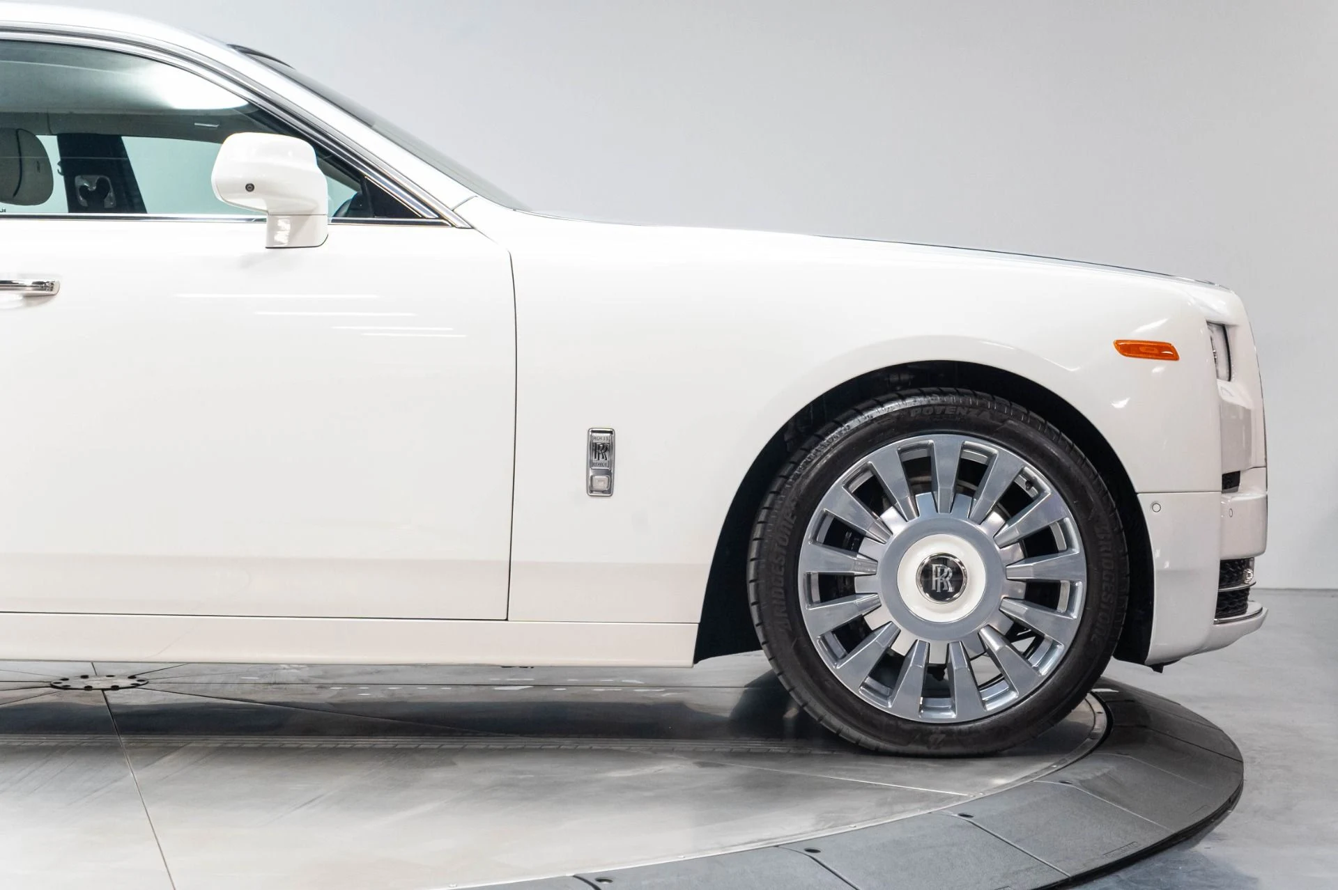 mph025_132528615_Used_2019_Rolls_Royce_Phantom_1784063951_adef35a6b0