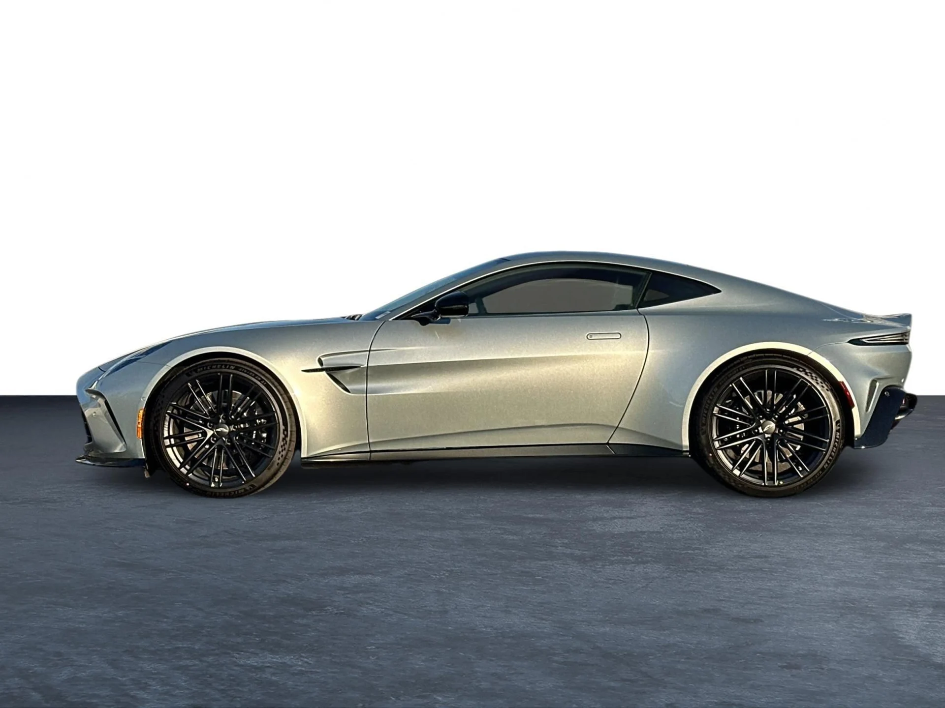 mph025_132558781_New_2026_Aston_Martin_Vantage_Coupe_1764169822_128f100829