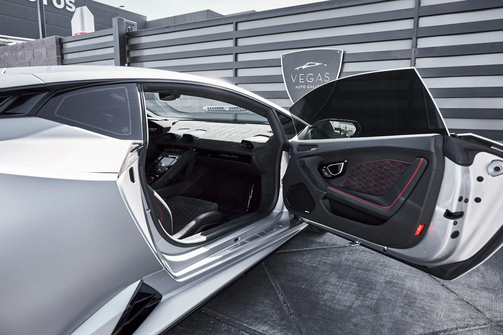 mph025_1327409433_Used_2023_Lamborghini_Huracan_Tecnica_Base_1777013695_f45c32136b