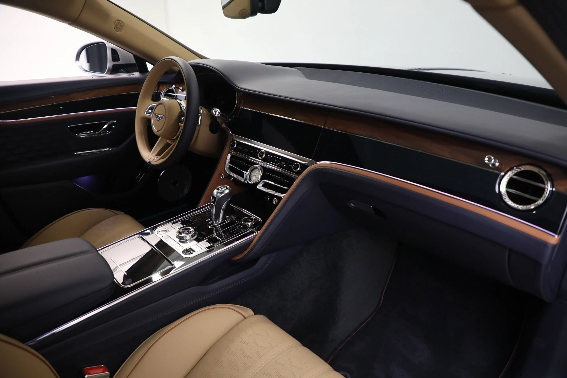 mph025_1330604132_New_2025_Bentley_Flying_Spur_Mulliner_eca8fd0816