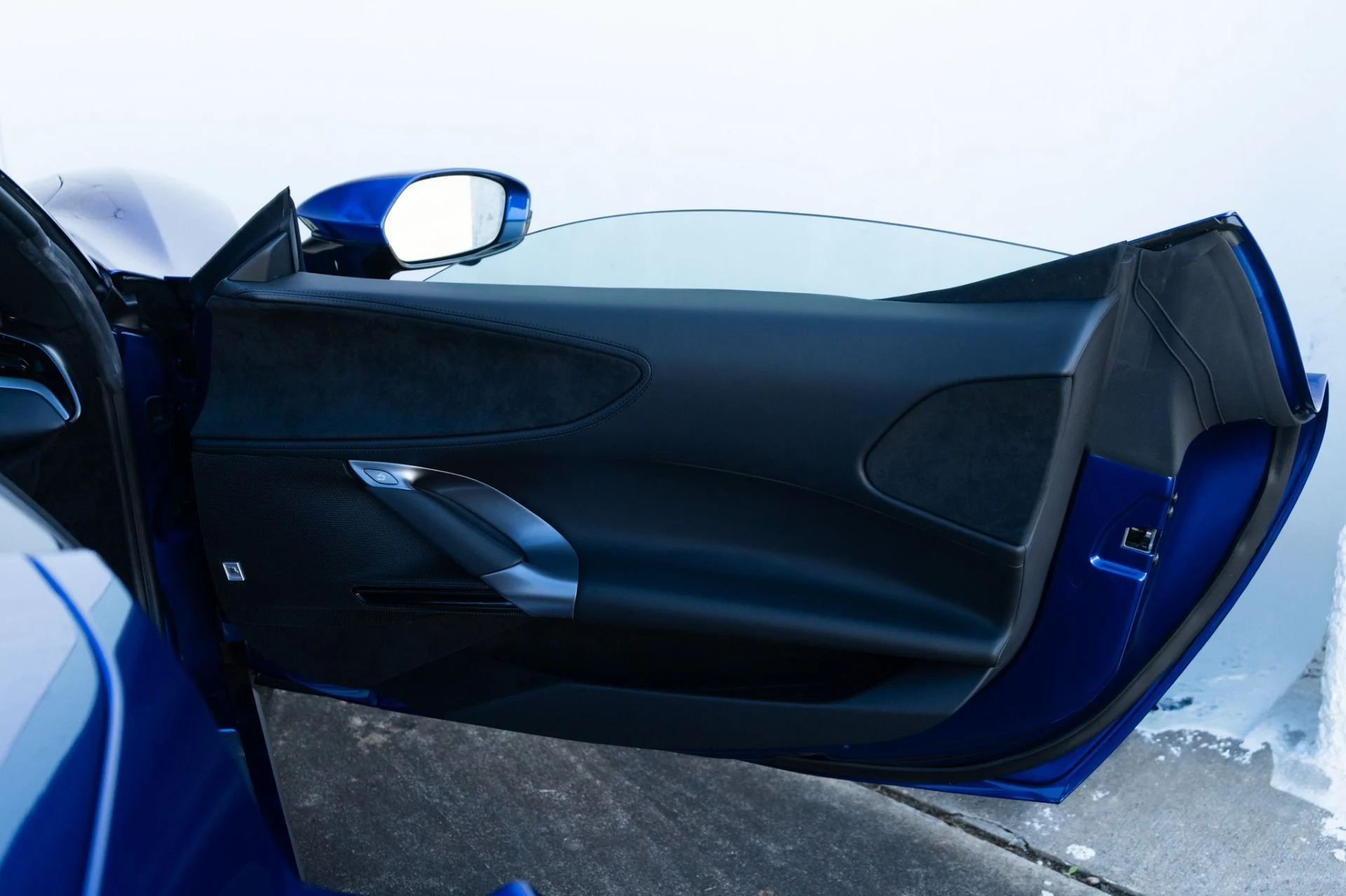 mph025_1331338188_Used_2025_Ferrari_SF_90_Spider_1768411390_26de2c2861