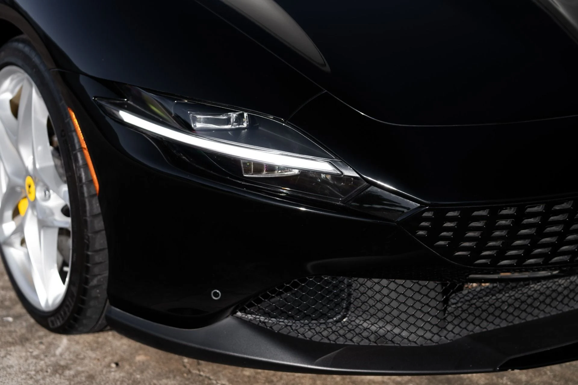 mph025_1340655127_Used_2022_Ferrari_Roma_1764112587_609ed8ecea