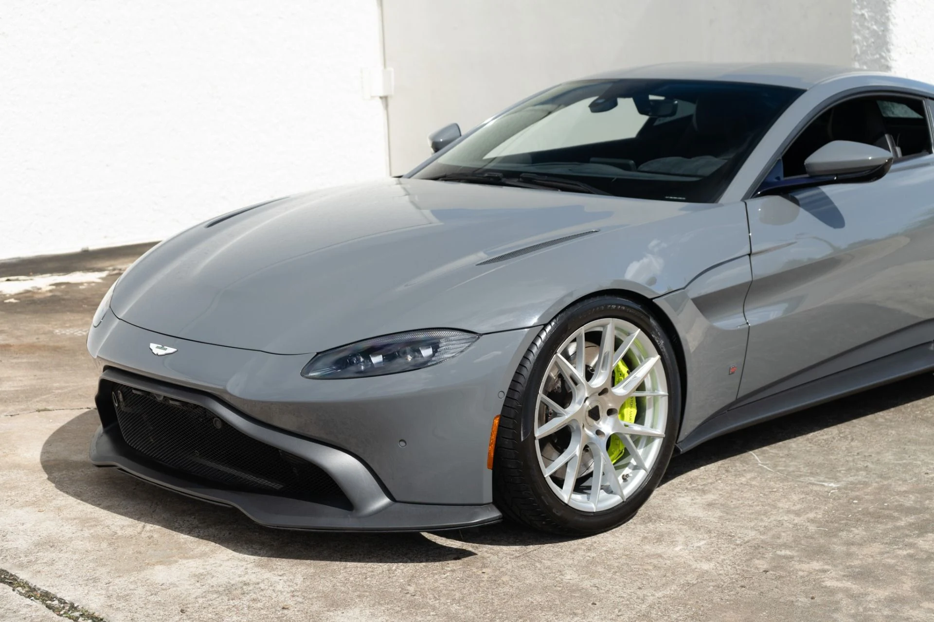 mph025_1345469385_Used_2020_Aston_Martin_Vantage_1781738280_a0d56fca2c