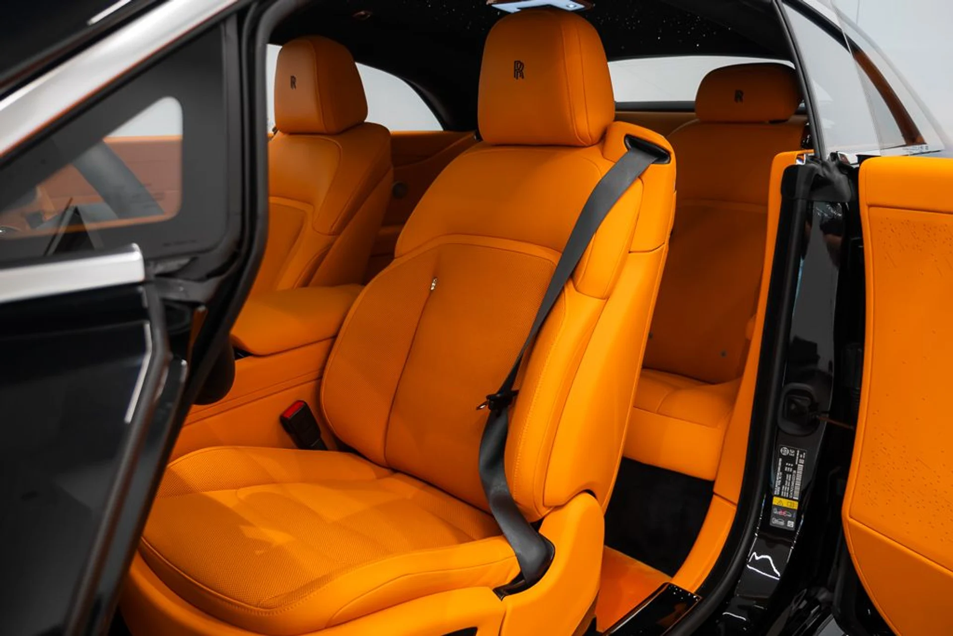 mph025_1359347610_rolls_royce_spectre_2024_jpg_v_1761331953_49d437a974