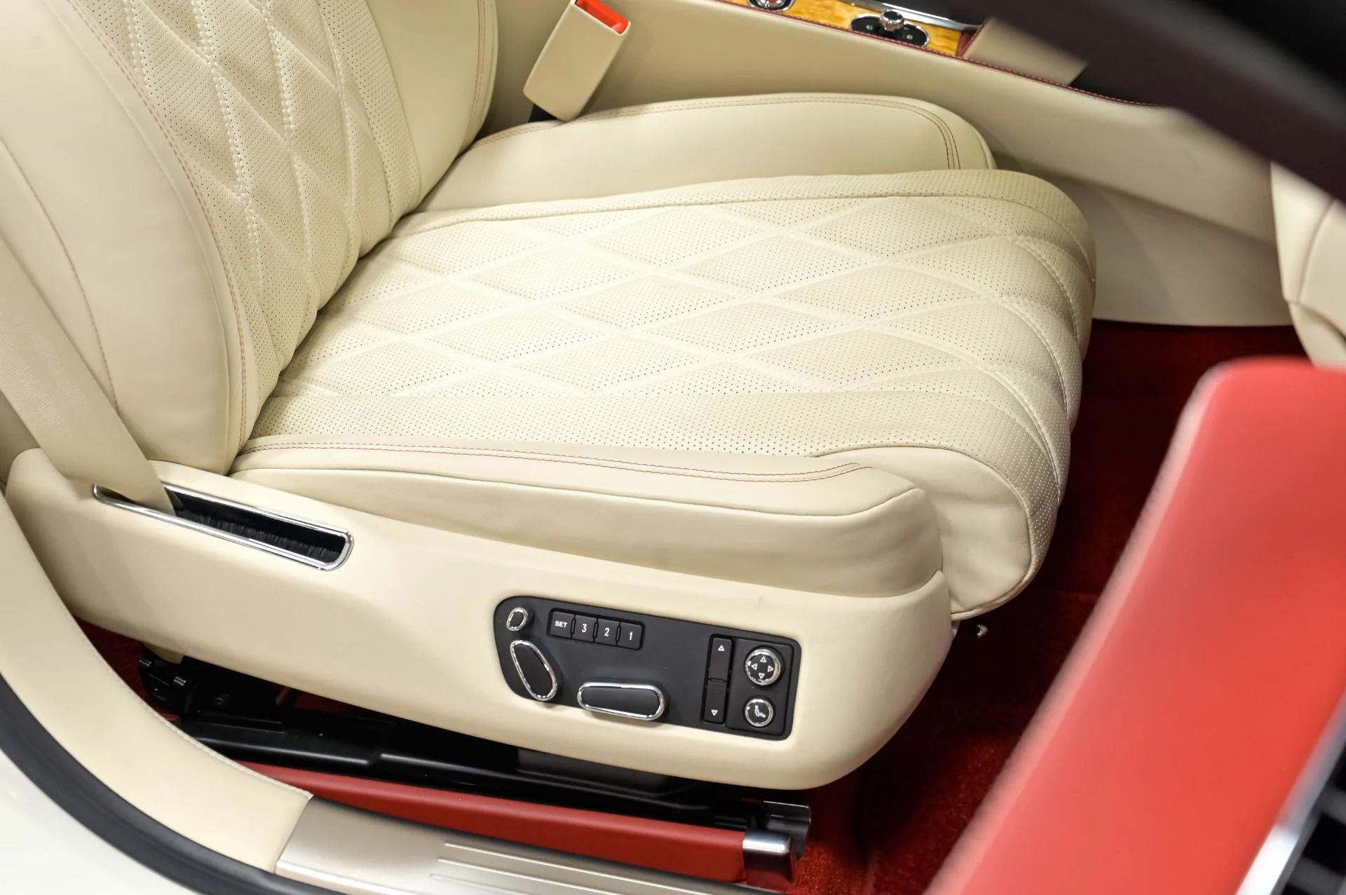 mph025_1362474007_Used_2016_Bentley_Flying_Spur_W12_1779838751_8d8bb434be