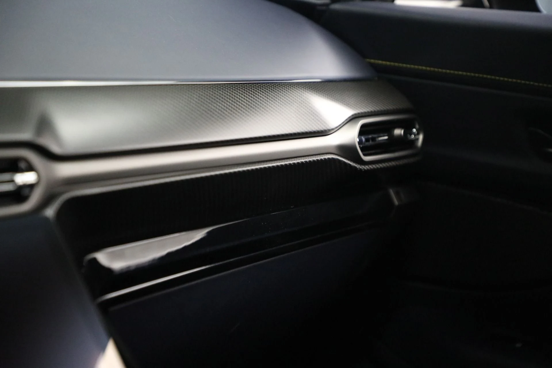 mph025_1363341485_New_2026_Aston_Martin_Vantage_796aa0ef23