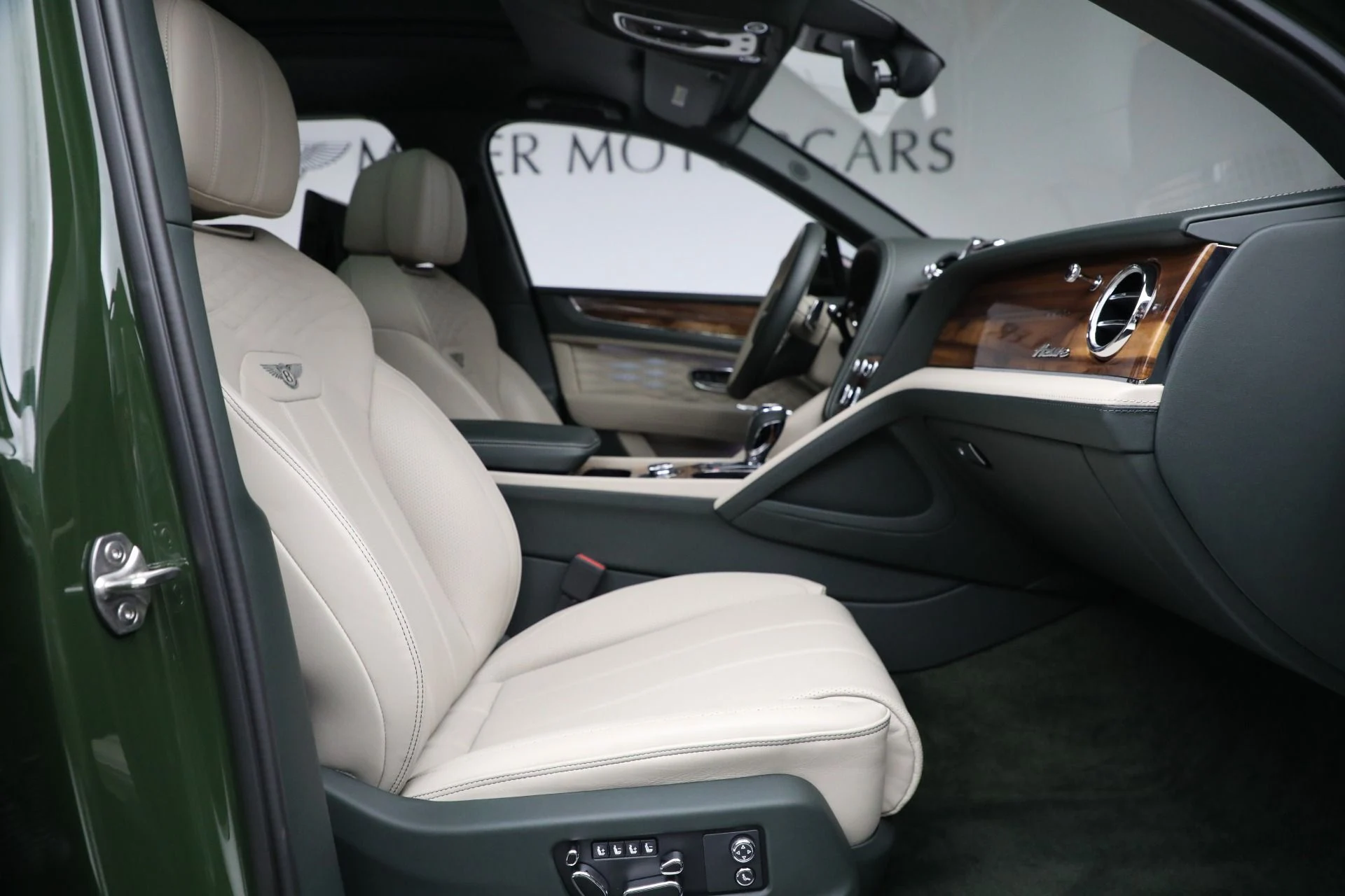 mph025_136533519_Used_2023_Bentley_Bentayga_EWB_Azure_V8_e2a6d99264