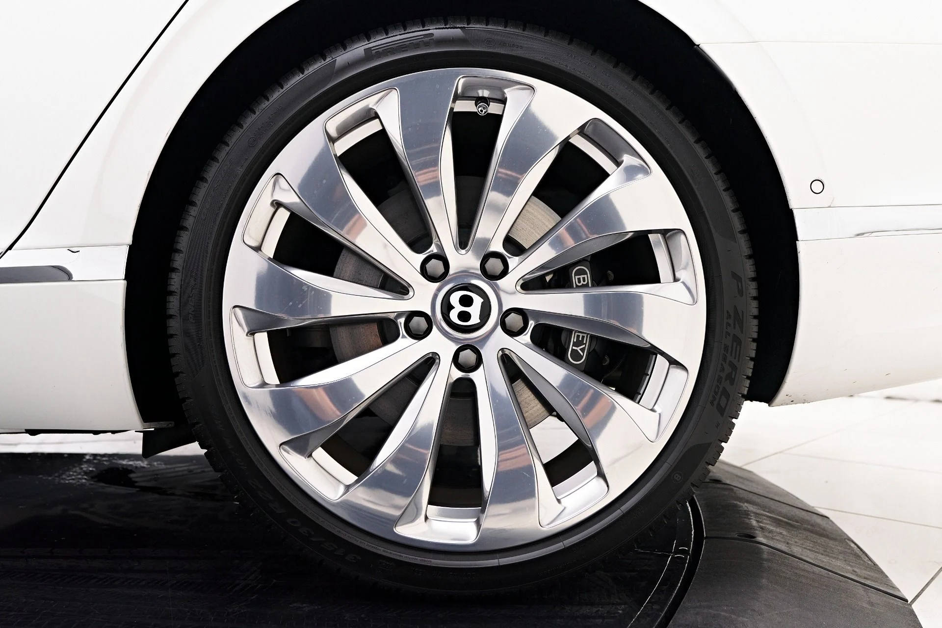 mph025_1367837227_Used_2021_Bentley_Flying_Spur_V8_1755391879_ecfb8ace38