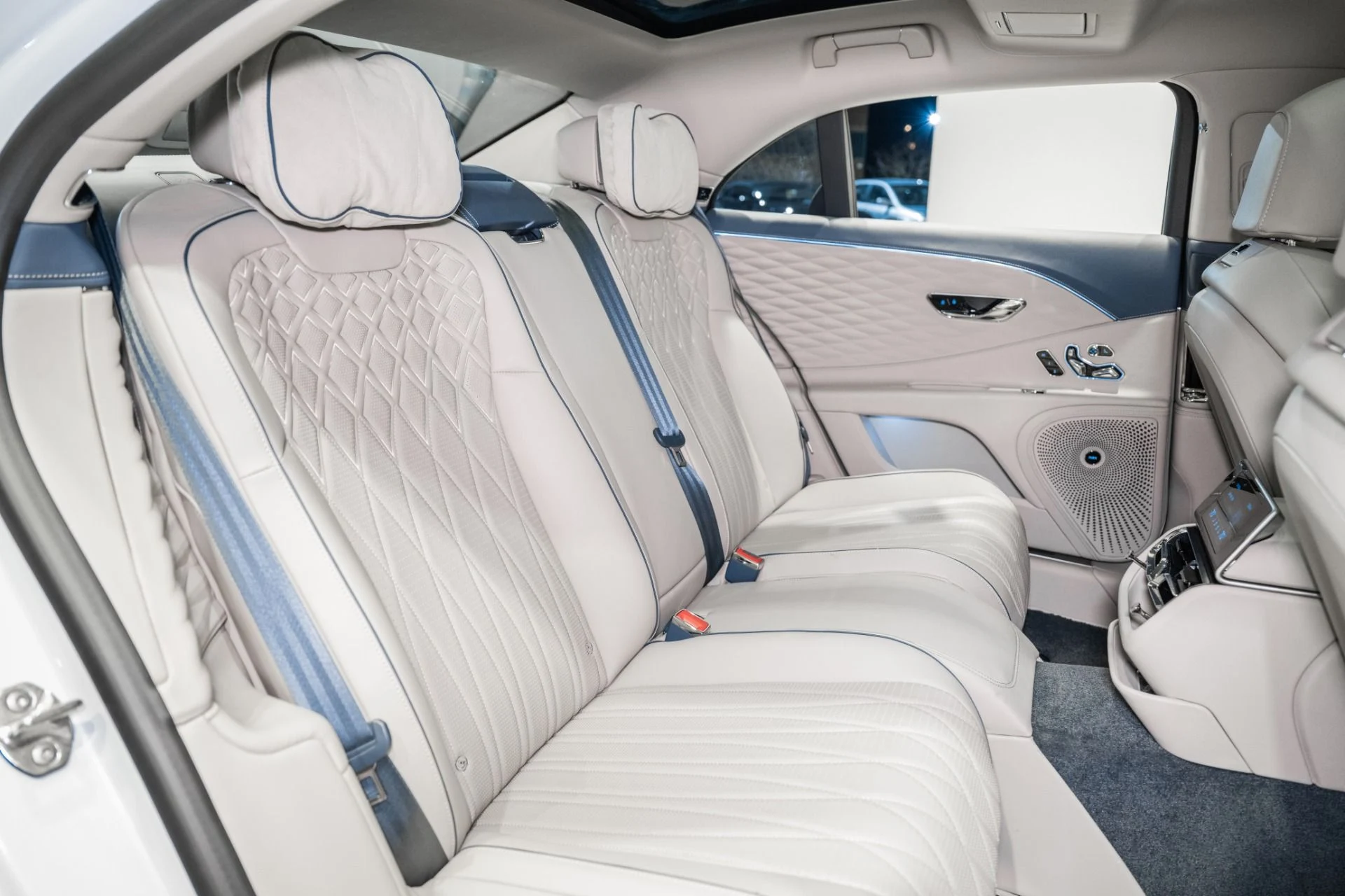 mph025_1371200067_Used_2023_Bentley_Flying_Spur_1772469545_b794bc1404