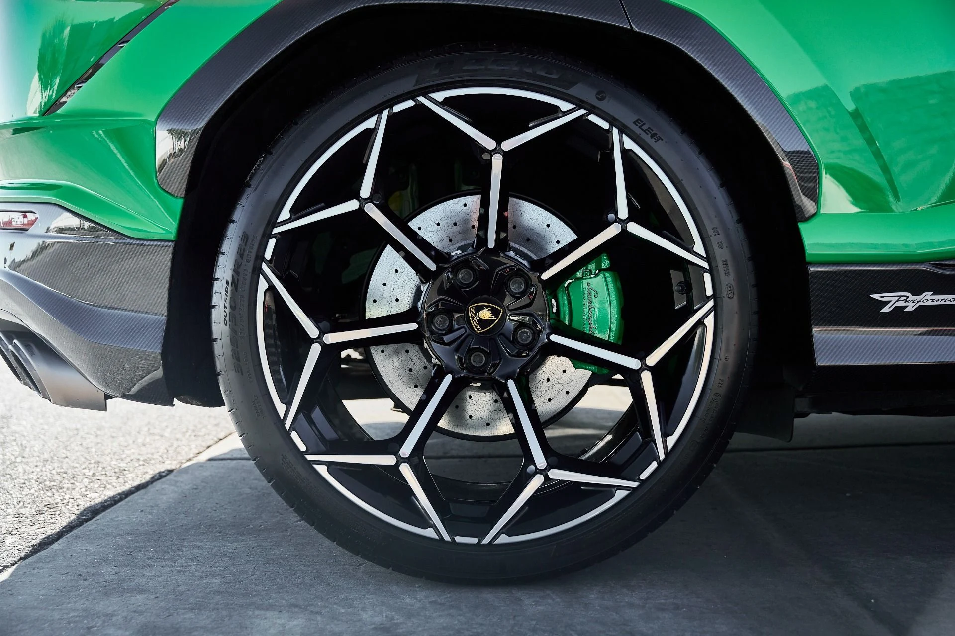 mph025_1374375418_Used_2024_Lamborghini_Urus_Performante_1770171840_6786b788eb