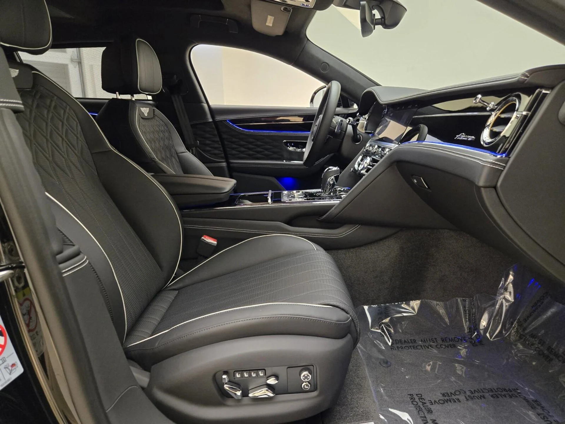 mph025_1376485299_Used_2023_Bentley_Flying_Spur_V8_1761376114_d10b895a15