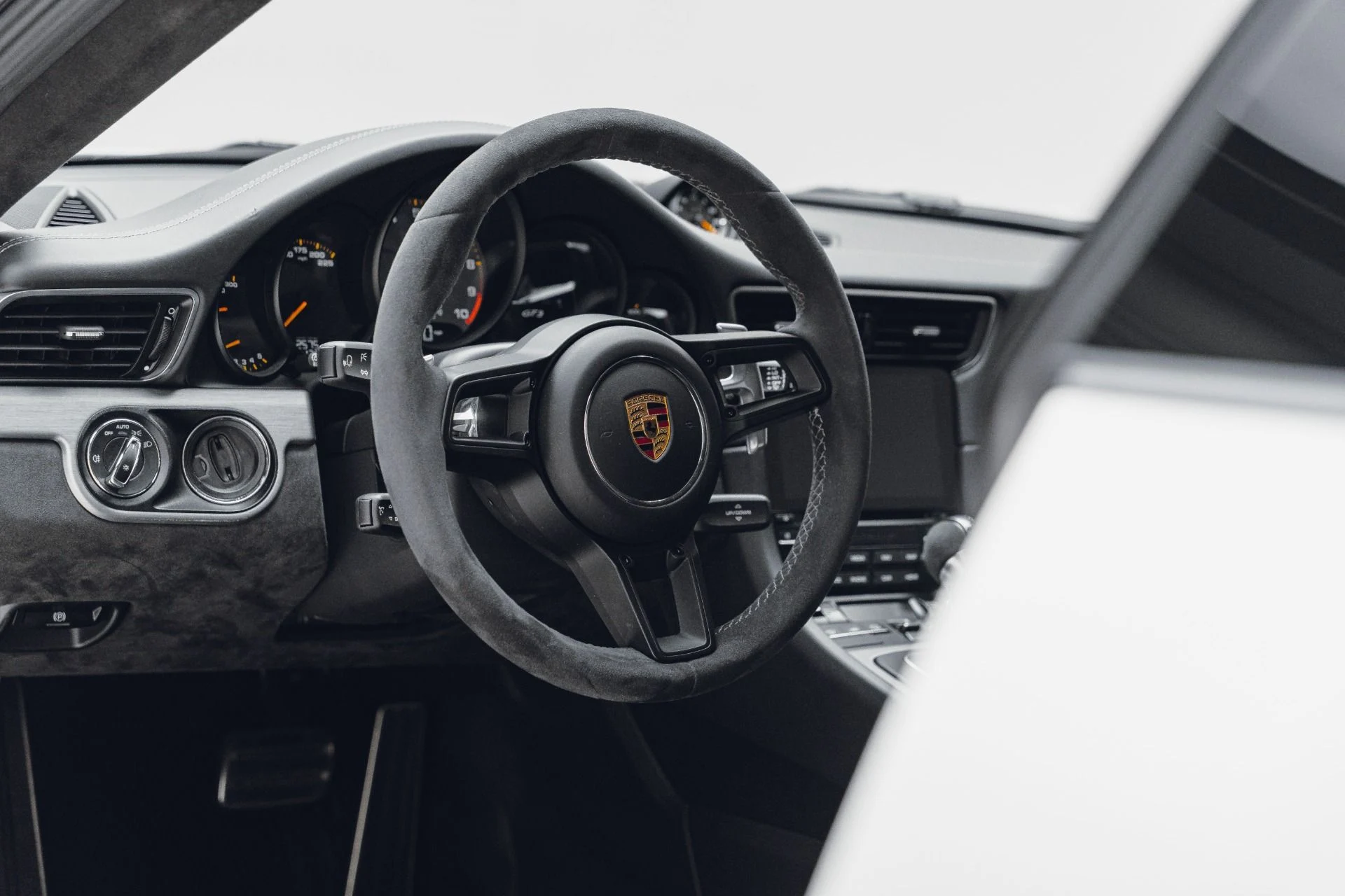 mph025_1376609493_Used_2018_Porsche_911_GT_3_1781890278_77e39ab153