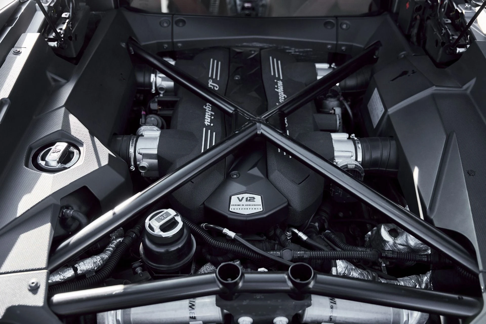 mph025_1378071032_Used_2018_Lamborghini_Aventador_S_Base_1773191803_ed54dea1c3