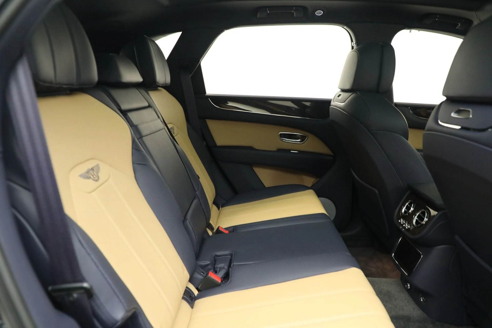 mph025_13818881_Used_2022_Bentley_Bentayga_V8_2db8ba585e