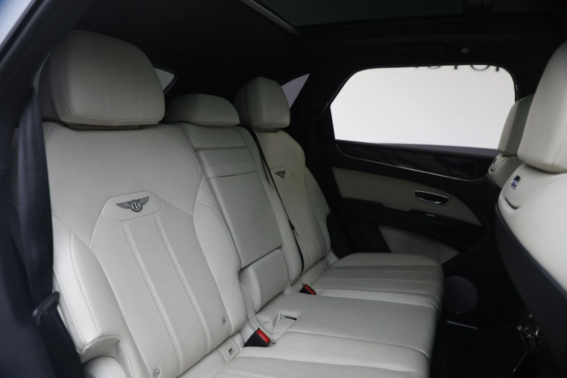 mph025_1391608856_Used_2023_Bentley_Bentayga_V8_1770079262_aa3e87052f